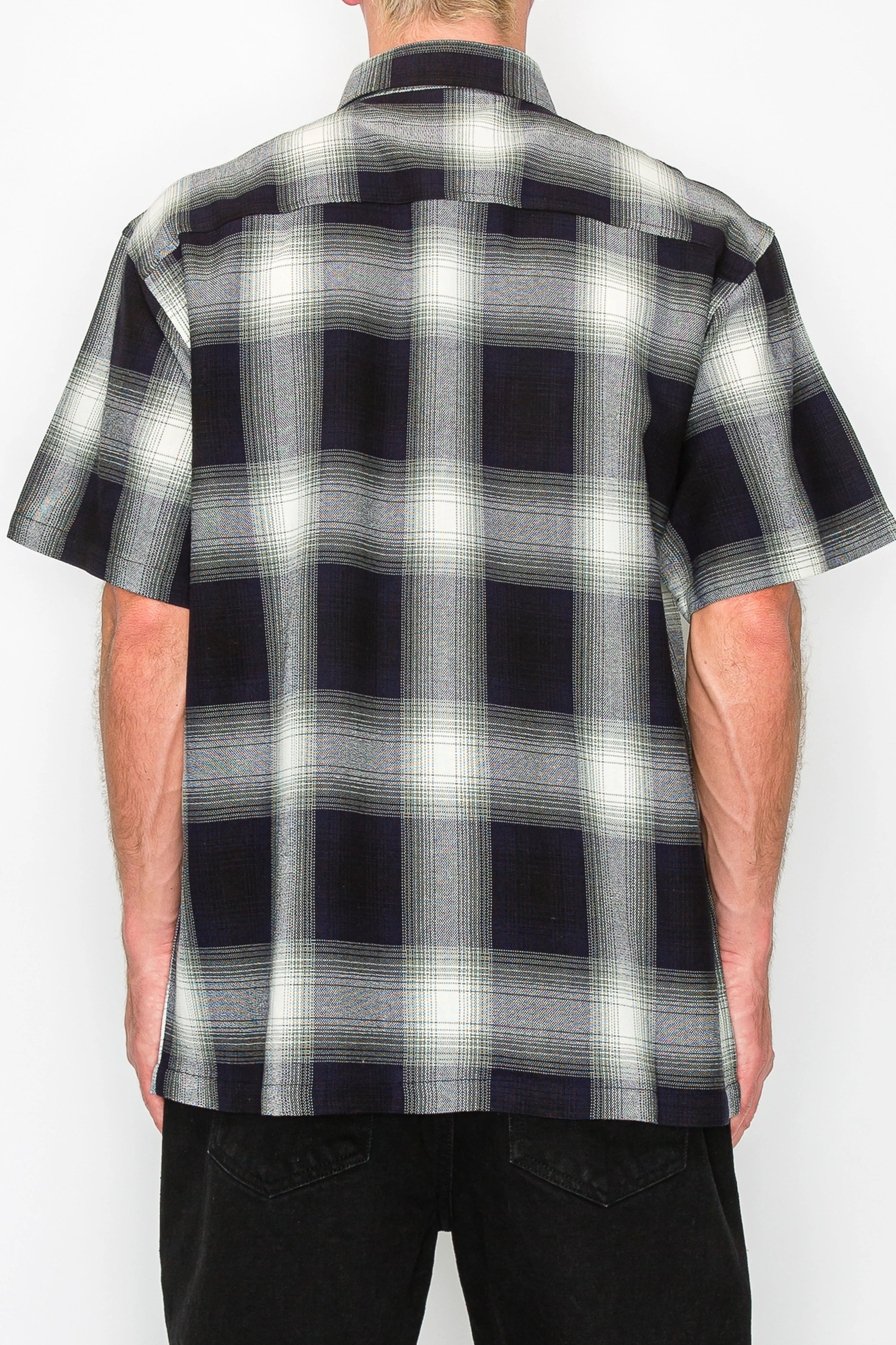 Men's Essential Plaid Short Sleeve Button Up Shirt